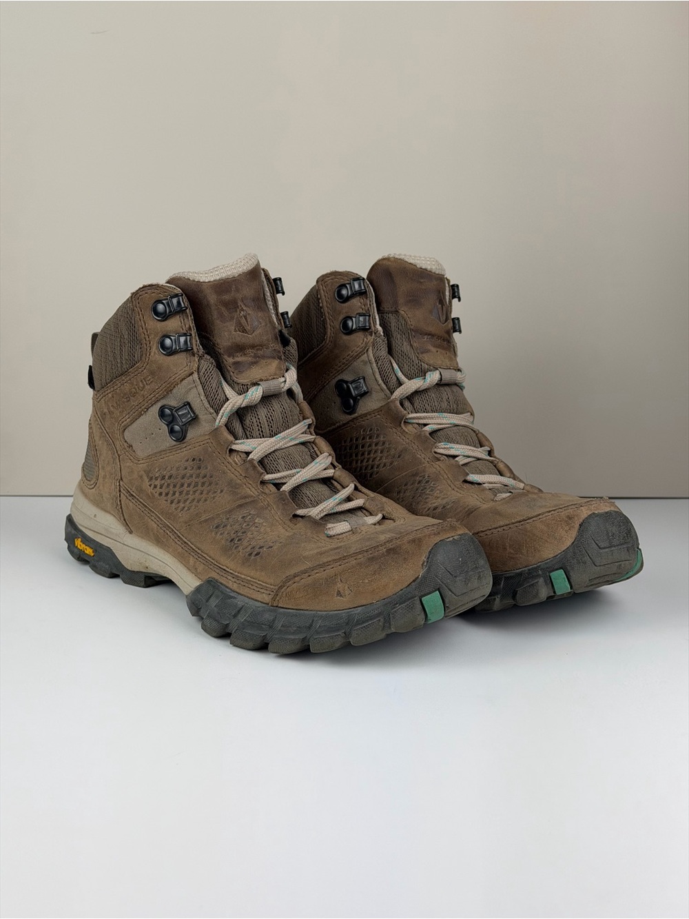 Vasque Talus AT UltraDry 7387 Women’s Waterproof Hiking Boots 8 Vibram Leather
